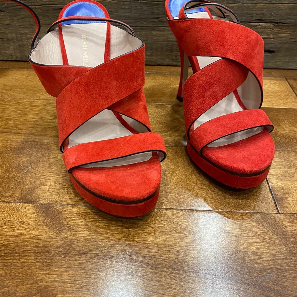 Stuart Weitzman “THE HESTER” heel